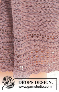 Beach Rendezvous / DROPS 239-35 - Šaty s krajkovým vzorem háčkované shora dolů z příze DROPS Muskat. Velikost S - XXXL.