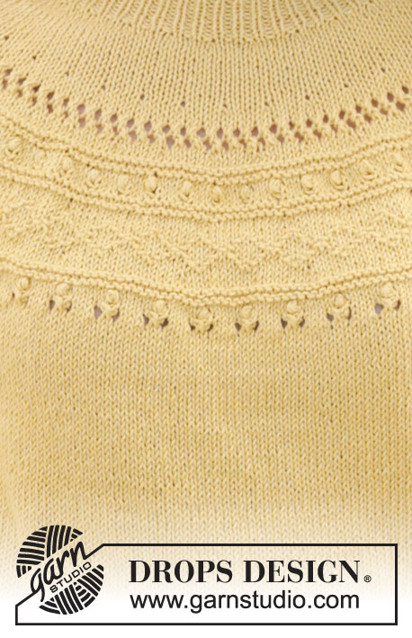 Sun Dream Tee / DROPS 240-24 - Gebreide trui met korte mouwen in DROPS Safran. Het werk wordt van boven naar beneden gebreid, met ronde pas en reliëfpatroon op de pas. Maten S - XXXL.
