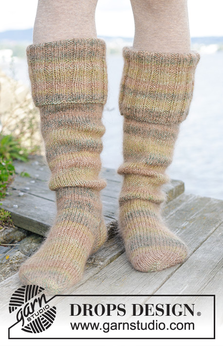 Mantle Socks / DROPS 244-35 - Strikkede sokker med glattstrikk og vrangbord i DROPS Fabel og DROPS Kid-Silk. Størrelse 35 – 43.