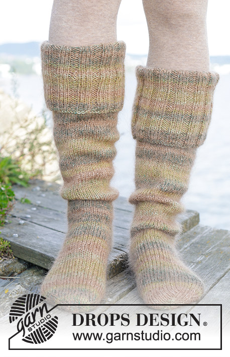 Mantle Socks / DROPS 244-35 - Strikkede sokker med glattstrikk og vrangbord i DROPS Fabel og DROPS Kid-Silk. Størrelse 35 – 43.