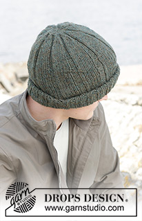 Woodland Shade Hat / DROPS 246-25 - Gorro tricotado para homem com 2 fios DROPS Alpaca. Tricota-se de baixo para cima em canelado.	Do M ao XL.