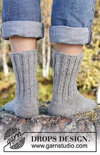 Rock the Sock / DROPS 246-34 - Knitted socks for men in 2 strands DROPS Fabel. The piece is worked top down with rib and stocking stitch. Sizes 38 - 46.