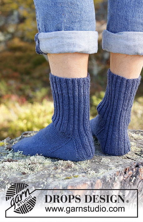 Seaside Skippers / DROPS 246-35 - Knitted socks for men in DROPS Fabel. The piece is worked top down with rib and stockinette stitch. Sizes 38 – 46 = US 6 – 12 1/2.