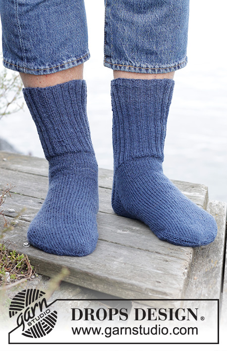 Seaside Skippers / DROPS 246-35 - Knitted socks for men in DROPS Fabel. The piece is worked top down with rib and stockinette stitch. Sizes 38 – 46 = US 6 – 12 1/2.