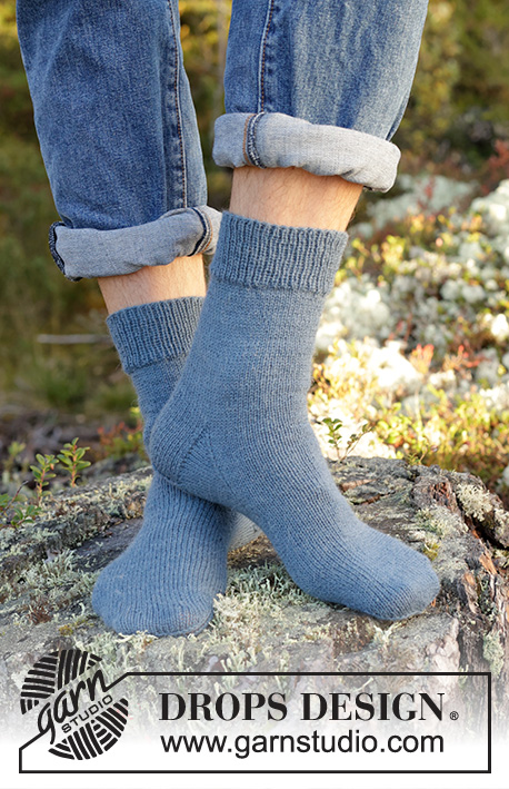 Seaside Streakers / DROPS 246-38 - Knitted socks for men in DROPS Nord. The piece is worked top down.  Sizes 38 – 46 = US 6 – 12 1/2.