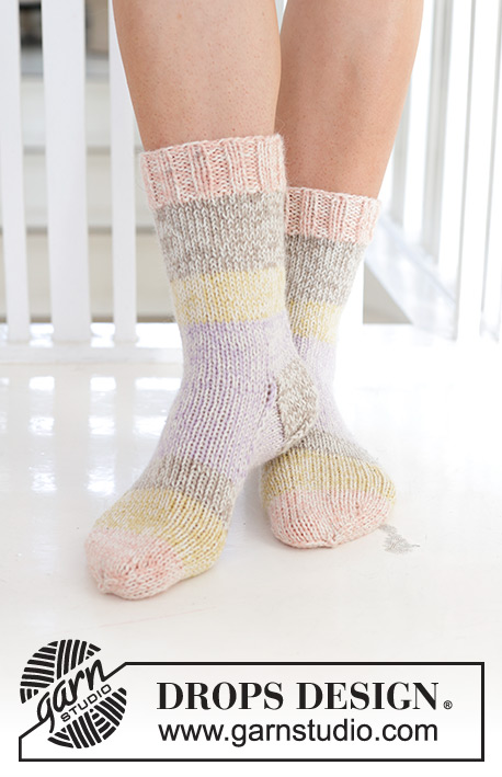 Spring Stripes Socks / DROPS 247-17 - Stickade sockor med slätstickning i 2 trådar DROPS Nord. Storlek 35 – 43.