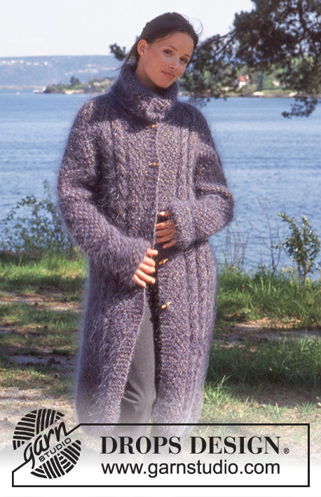 Never Cold Again / DROPS 66-10 - Pitkä palmikollinen takki raglankavennuksilla ”Vienna” ja ”Ull-Tweed”-langoista