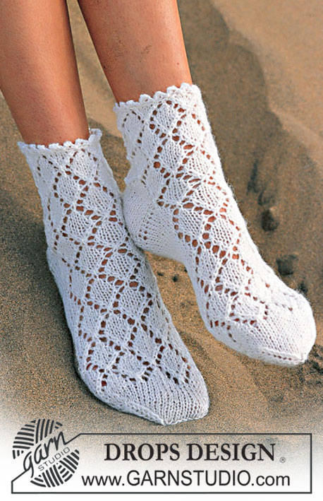 DROPS 90-4 - DROPS sokker med hulmønster i ”Camelia”