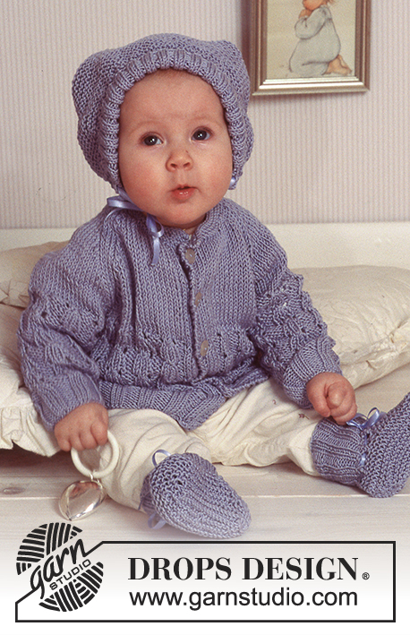 Sweet Violet Set / DROPS Baby 11-10 - Strikket sett med jakke, kyse og sokker til baby i DROPS Muskat. Arbeidet strikkes med raglan og strukturstrikk. Størrelse 1 mnd - 2 år.