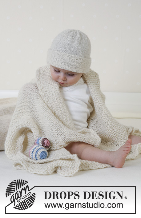 Petit Crème / DROPS Baby 13-10 - Strikket hue og tæppe til baby og børn i DROPS Alpaca. Arbejdet strikkes i retstrik og hæklet kant på tæppet. Størrelse hue 1 mnd til 4 år. Tema: Babytæppe