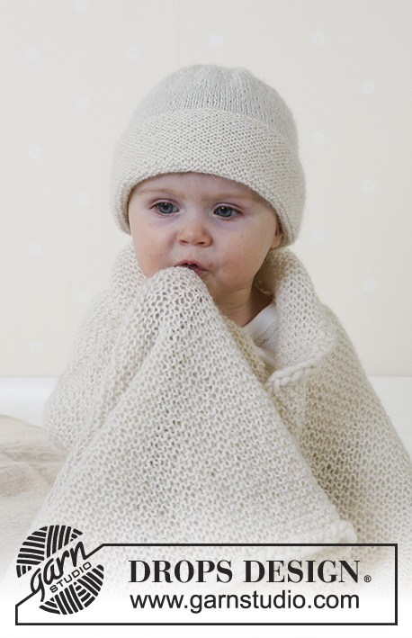 Petit Crème / DROPS Baby 13-10 - Gestrickte Mütze / Babymütze und Decke für Babys mit Krausrippen in DROPS Alpaca. Thema: Babydecke.