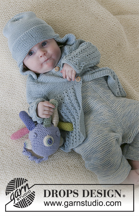 Seaport Baby / DROPS Baby 13-2 - Strikket sett med jakke, bukse og lue til baby og barn i DROPS Safran. Arbeidet strikkes i riller og hullmønster. Størrelse 1 mnd - 4 år. 