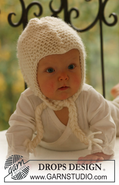 Pilot Cuddles / DROPS Baby 16-12 - Touca tricotada em ponto jarreteira em DROPS Snow ou DROPS Wish para bebés e crianças