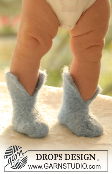 Howdy / DROPS Baby 17-12 - Pantofole infeltrite per neonati e bambini in 2 capi di DROPS Alpaca.
