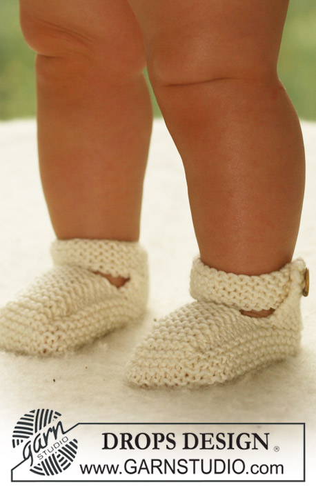 Baby Harriet Slippers / DROPS Baby 18-29 - Strikkede tøfler til baby og børn i DROPS Merino Extra Fine. 