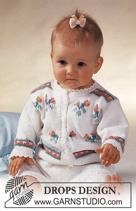 DROPS Baby 2-17 - Strikket sett med jakke og shorts til baby og barn i DROPS Safran. Arbeidet strikkes i flerfarget mønster med blomster og strukturmønster. Størrelse 3 mnd - 3 år.
