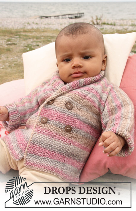DROPS Baby 20-11 - Dětský dvouřadý kabátek se šálovým límcem pletený z příze DROPS Fabel
