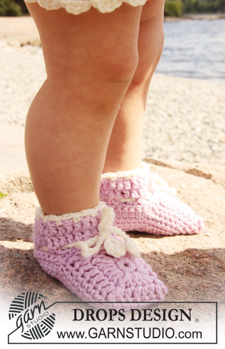 DROPS Baby 20-18 - Crochet slippers for baby and children in DROPS Merino Extra Fine
