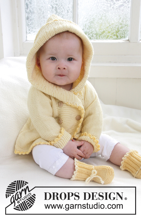 Buttercup / DROPS Baby 21-1 - Saco de punto con capucha y patucos para bebé y niños en DROPS BabyMerino