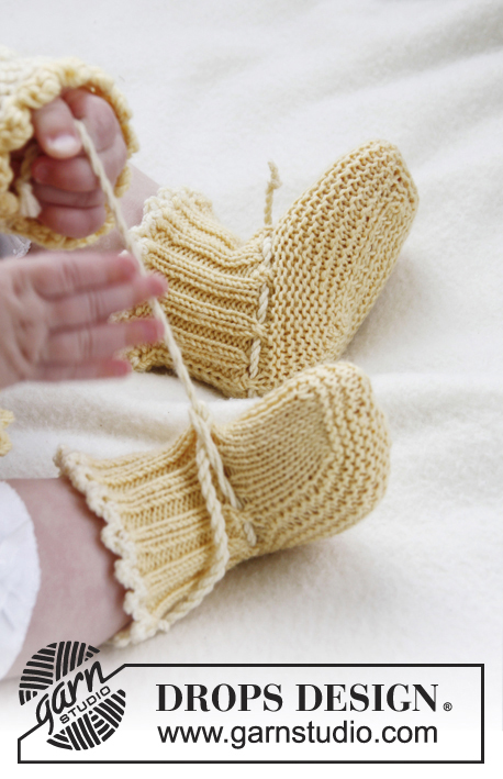 Honey Suckle / DROPS Baby 21-12 - Ensemble: Gilet sans manches et chaussons au tricot pour bébé et enfant, au point mousse, avec bordures au crochet, en DROPS BabyMerino