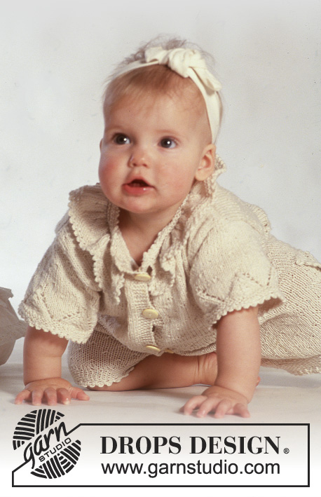 Harper's Lace / DROPS Baby 3-9 - Stickat set med kofta och shorts till baby och barn i DROPS Safran. Arbetet stickas med hålmönster. Storlek 3 mån - 3 år.