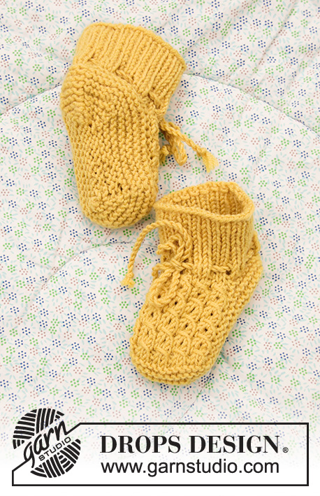 Stroll in the Park Booties / DROPS Baby 33-27 - Dětské papučky - botičky pro miminka s falešným copánkovým vzorem pletené z příze DROPS BabyMerino. Velikost nedonošená – 4 roky.