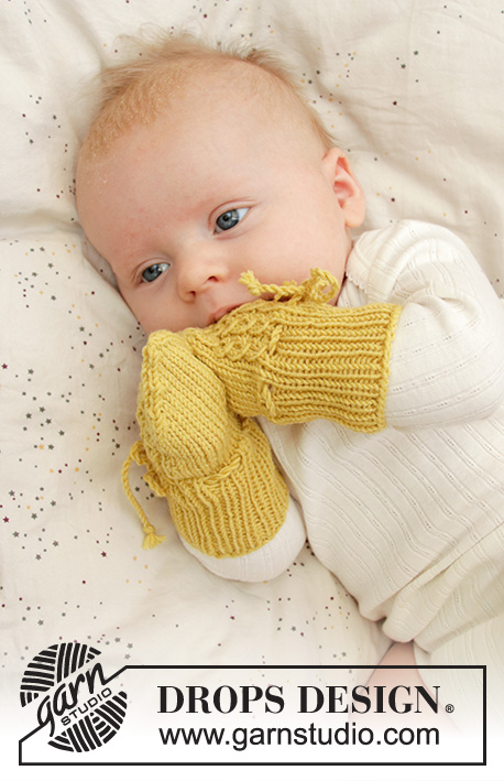 Stroll in the Park Mittens / DROPS Baby 33-28 - Mitenes tricotadas para bebé, com falsos torcidos, em DROPS BabyMerino. Tamanhos : 1 - 9 meses.