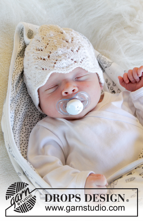 New Chick / DROPS Baby 33-36 - Touca bébé tricotada com ponto rendado, em DROPS BabyMerino. Tamanhos : 0 - 24 meses.