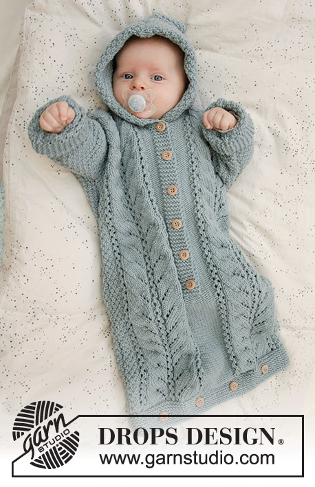 Cable Snooze / DROPS Baby 33-7 - Knitted bag for babies in DROPS Merino Extra Fine. The piece is worked with lace pattern, double moss stitch and hood. Sizes premature – 2 years.