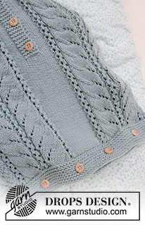 Cable Snooze / DROPS Baby 33-7 - Ninho tricotado em DROPS Merino Extra Fine, com ponto rendado, ponto de arroz duplo  e capuz. Tamanhos: prematuro - 2 anos.