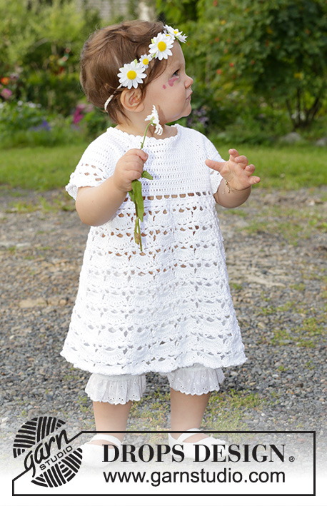 Spring Fairy / DROPS Baby & Children 38-1 - Gehaakte jurk voor baby’s en kinderen in DROPS Safran. Het werk wordt van boven naar beneden gehaakt met raglan en een open waaierpatroon. Maten 0 – 4 jaar.
