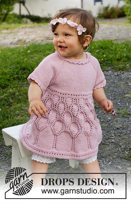Little Miss Daisy / DROPS Baby & Children 38-2 - Strikket kjole til baby og børn i DROPS Cotton Merino. Arbejdet strikkes med raglan, oppefra og ned med hulmønster. Størrelse 0 – 4 år.