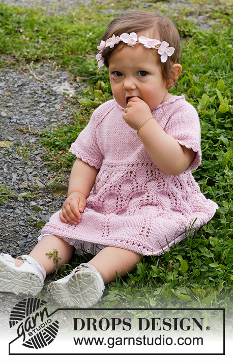 Little Miss Daisy / DROPS Baby & Children 38-2 - Stickad klänning till baby och barn i DROPS Cotton Merino. Arbetet stickas med raglan, uppifrån och ner med hålmönster. Storlek 0 – 4 år.