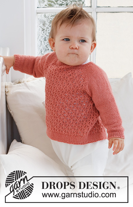 Cotswolds Sweater / DROPS Baby 43-1 - Sweter na drutach dla niemowląt i małych dzieci, przerabiany od góry do dołu, z reglanowymi rękawami i ściegiem ażurowym, z włóczki DROPS Flora. Od 0 do 2 lat.