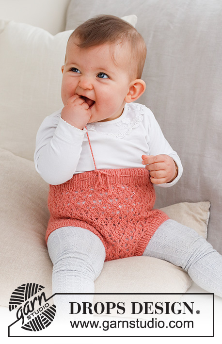 Cotswolds Shorts / DROPS Baby 43-14 - Calções tricotados para bebé em DROPS BabyMerino, com ponto rendado. Tamanhos: 1 mês - 2 anos.
