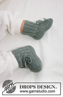 Tide Socks / DROPS Baby 43-20 - Pantofole per neonati e bambini lavorate ai ferri in DROPS Baby Merino. Lavorate a maglia legaccio. Taglie: Prematuri - 4 anni.