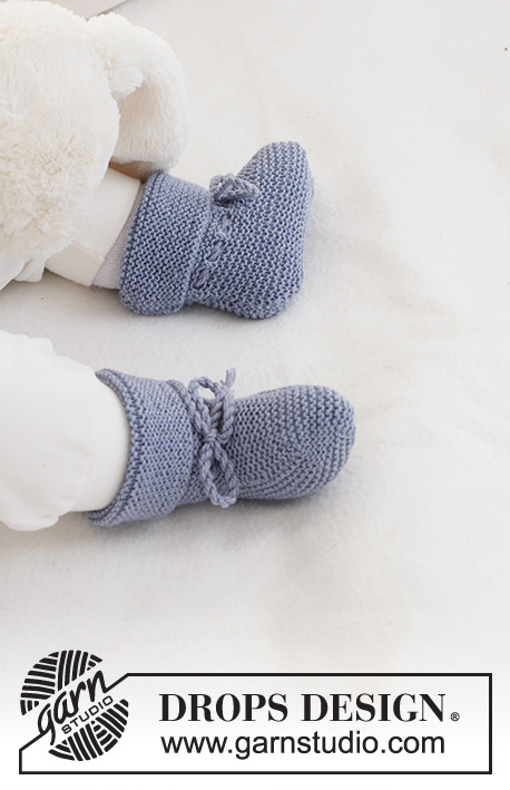 Lavender Socks / DROPS Baby 43-21 - Gestrickte Hausschuhe für Babys und kleine Kinder in DROPS BabyMerino. Die Arbeit wird kraus rechts gestrickt. Größe Frühchen - 4 Jahre.