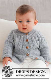 Sweet Gleam Cardigan / DROPS Baby 43-6 - Gilet tricoté de haut en bas pour bébé, avec empiècement arrondi et empiècement en côtes, en DROPS Sky. De la taille préma au 2 ans.