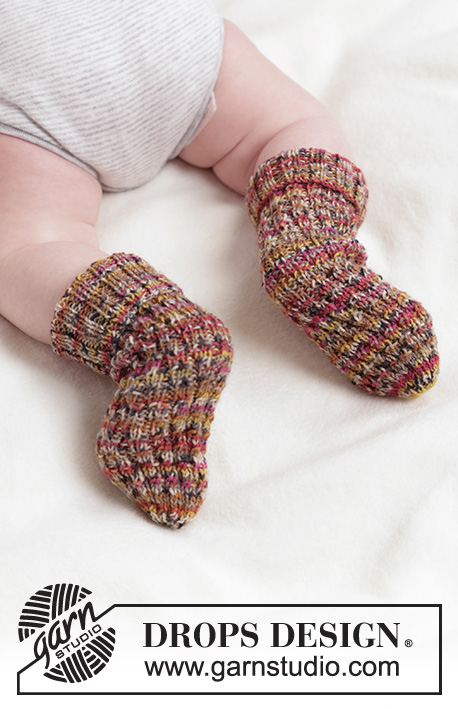 Candy Toe Socks / DROPS Baby 45-19 - Skarpetki dziecięce na drutach, przerabiane spiralnie, z włóczki DROPS Fabel. Od 0 do 2 lat.

