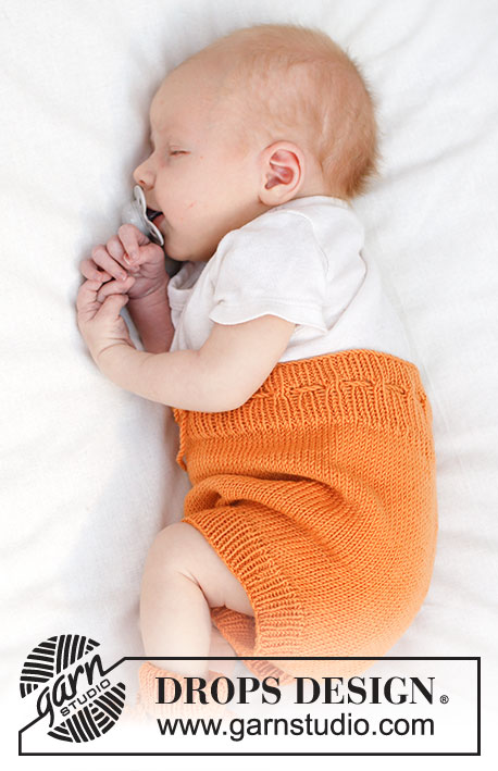 Orange Muffin Shorts / DROPS Baby 45-8 - Pantaloncini lavorati ai ferri per neonati in DROPS BabyMerino. Lavorati dall’alto in basso a maglia rasata. Taglie: 0 – 4 anni.