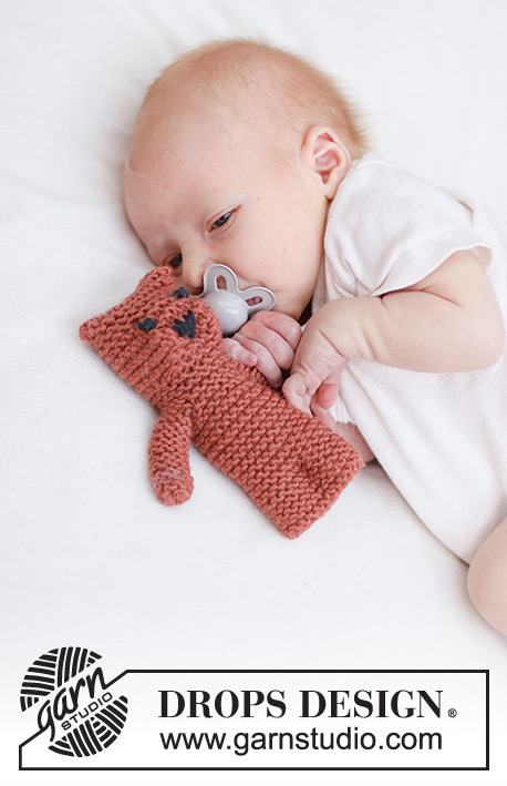 Tiny Bear / DROPS Baby 46-17 - Urso tricotado para bebé e criança em DROPS Merino Extra Fine. Tricota-se de cima para baixo, em ponto jarreteira com olhos e nariz bordado. Tema: Brinquedos.
