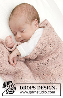 Pink Sea Blanket / DROPS Baby 46-9 - Gebreide deken voor baby in DROPS Sky. Het werk wordt met kantpatroon en ribbelsteek gebreid.