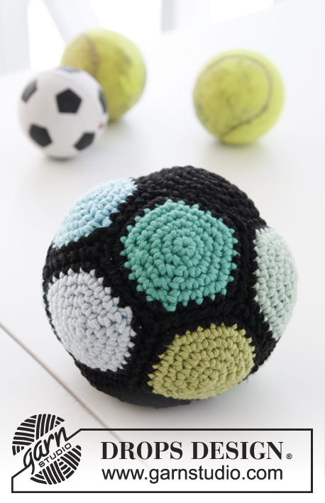 Wilson / DROPS Children 24-23 - Crochet football ball in DROPS Paris