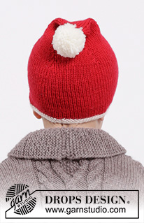 Charming Cooper Santa Hat / DROPS Children 26-18 - Set of knitted christmas hat with pompom and bow in DROPS Karisma or DROPS Lima. Size children 6 months - 12 years.