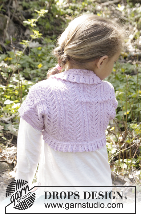 Leelanee / DROPS Children 27-27 - Bolero tricotado com ponto rendado e canelado em DROPS BabyMerino ou DROPS Safran. Tamanhos criança: 3 - 12 anos.