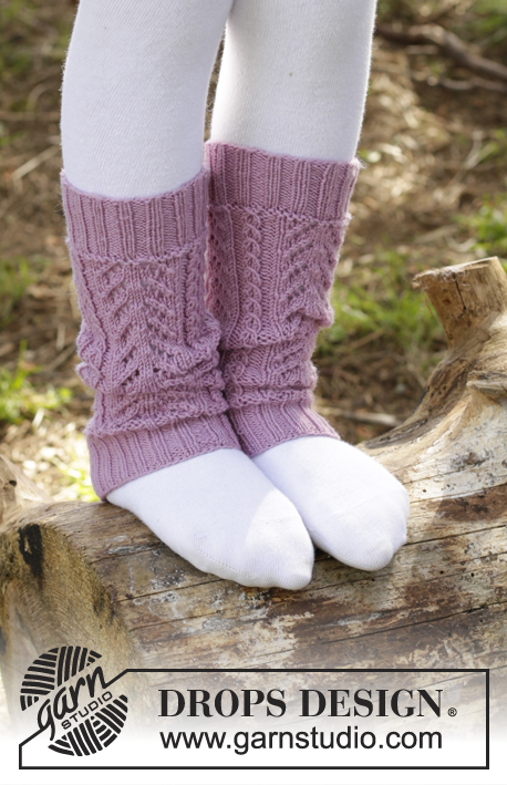 Raspberry Cream / DROPS Children 27-29 - Knitted leg warmers for children, with lace pattern and rib in DROPS BabyMerino.