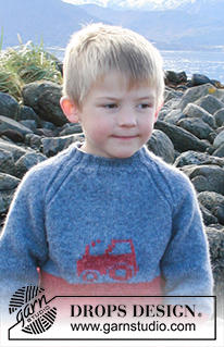 Tiny Trucker / DROPS Children 34-15 - Gebreide trui met raglan en geborduurde tractor voor kinderen in DROPS Sky. Maten 2-12 jaar.