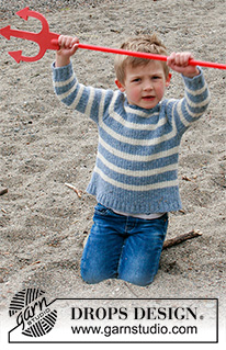 Sky Stripes Jumper / DROPS Children 34-21 - Strikket bluse med striber til børn i DROPS Sky. Arbejdet strikkes oppefra og ned med raglan og strukturmønster. Størrelse 2-12 år.