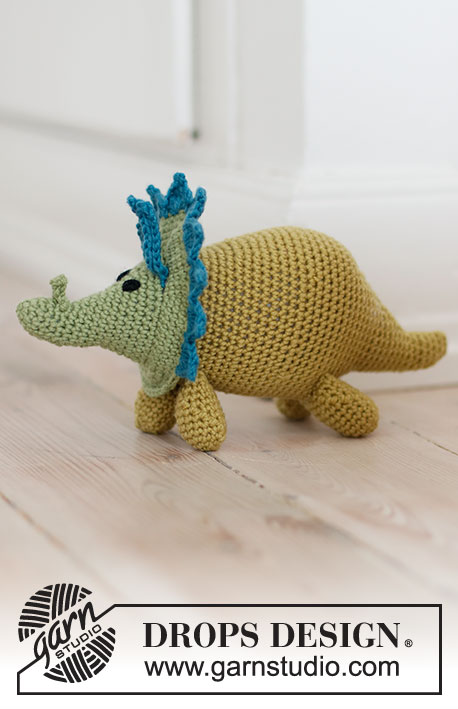 Tracy the Triceratops / DROPS Children 37-22 - Crocheted triceratops dinosaur in DROPS Merino Extra Fine. The piece is worked from nose to tail without a seam. Theme: Soft toys.
