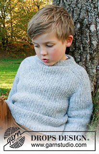 Weekend Games Jumper / DROPS Children 40-20 - Knitted jumper for children in DROPS Sky. The piece is worked top down with double neck, textured pattern and saddle shoulders. Sizes 3 – 14 years.
